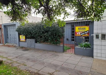 Casa en venta, sobre lote de 203 m2, 2 viviendas en zona ideal explotacion comercial.